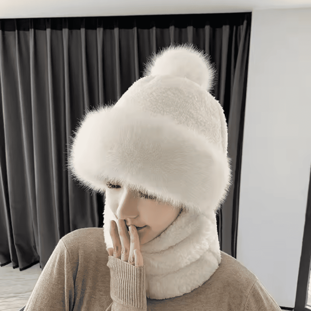 Balaclava Feminina em Pelúcia com Pompom