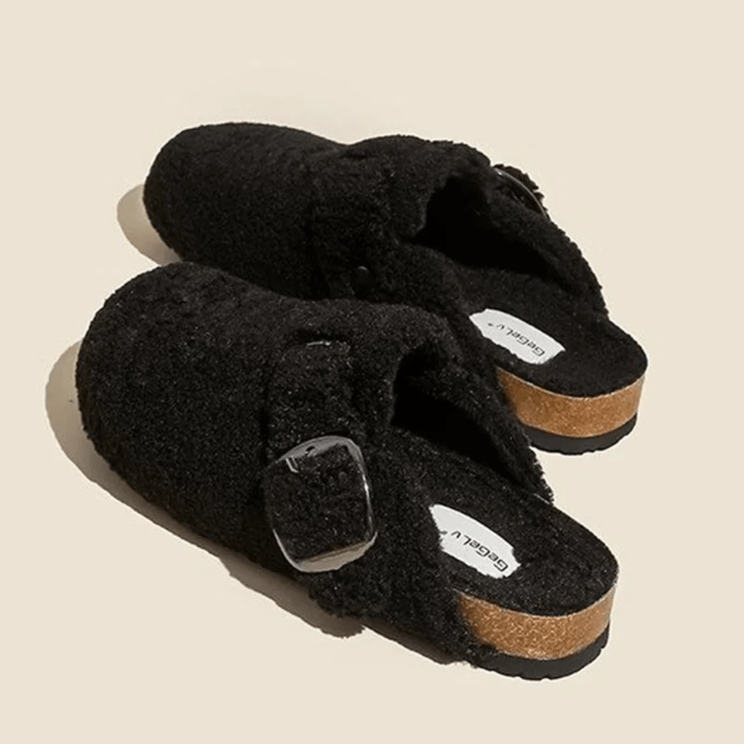 Pantufa Feminina Peluciada com Fivela