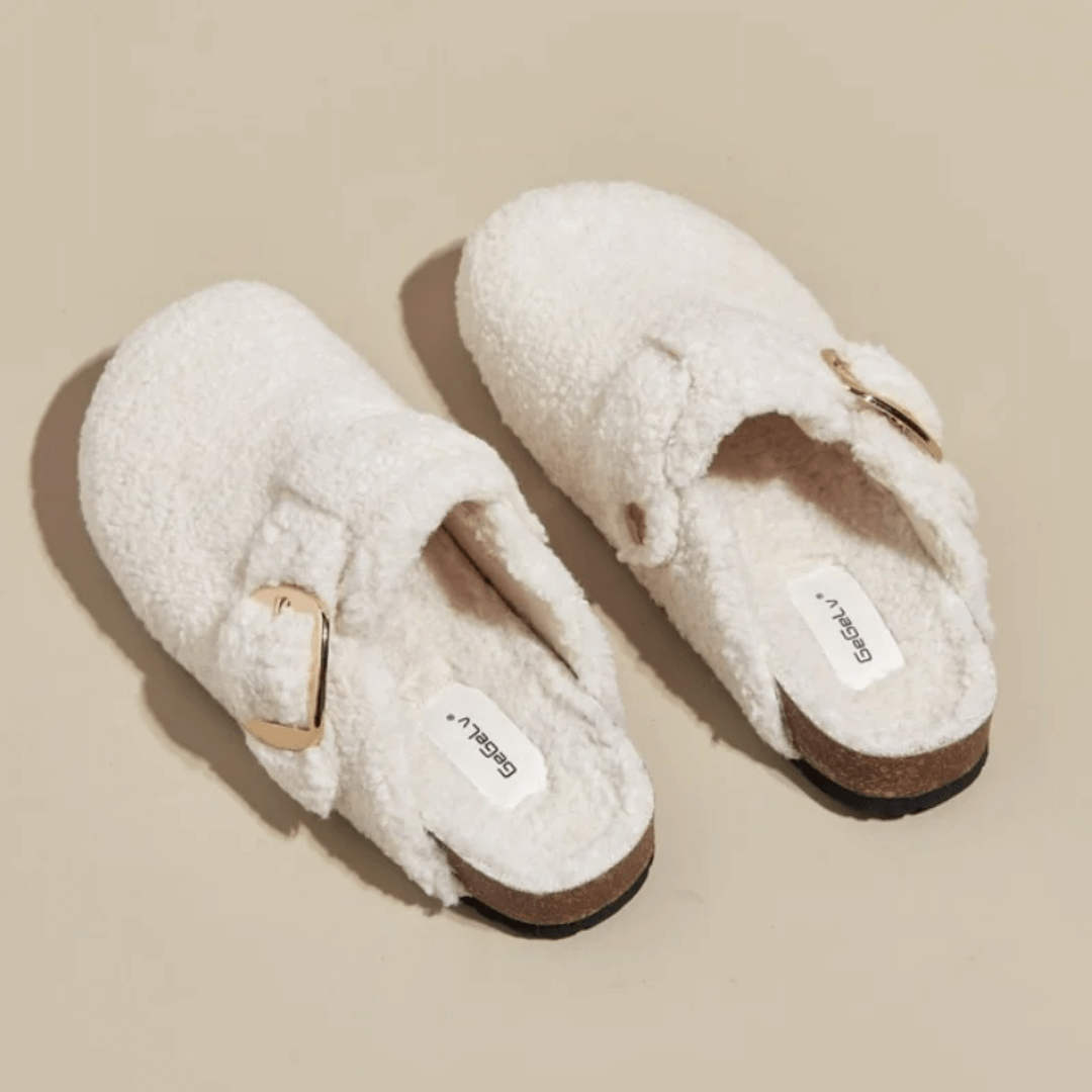 Pantufa Feminina Peluciada com Fivela