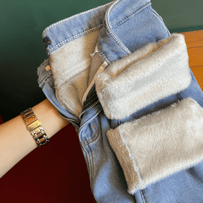 Calça Jeans Feminina com Elastano Peluciada Forglows + Meia Térmica