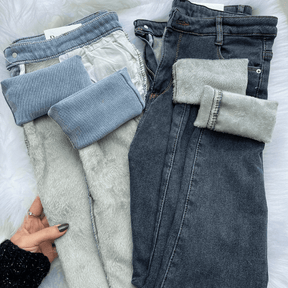 Calça Jeans Feminina com Elastano Peluciada Forglows + Meia Térmica